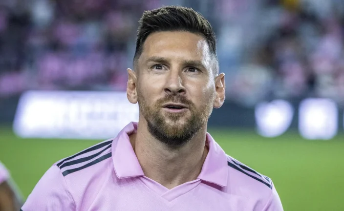 I ROSA: Lionel Messi.